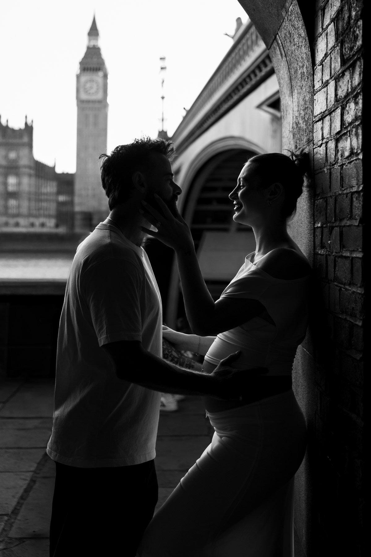 Black and white portrait of a couple embracing in London with Big Ben in the background